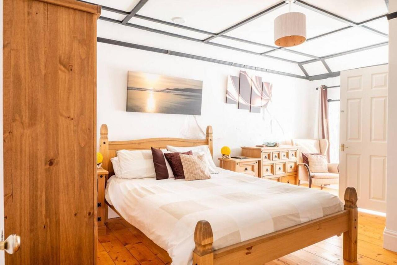 Cosy Welsh Cottage In St Davids Centre With Garden ภายนอก รูปภาพ