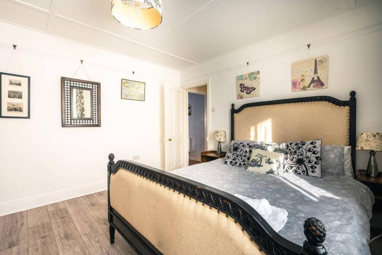 Cosy Welsh Cottage In St Davids Centre With Garden ภายนอก รูปภาพ