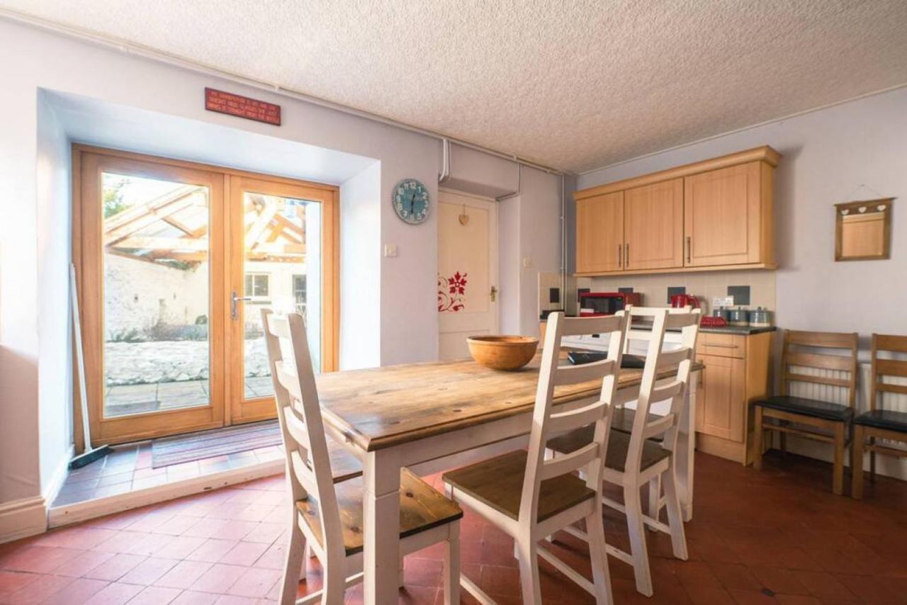 Cosy Welsh Cottage In St Davids Centre With Garden ภายนอก รูปภาพ