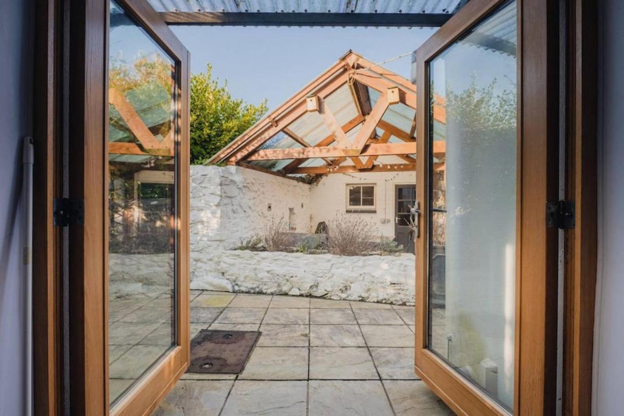 Cosy Welsh Cottage In St Davids Centre With Garden ภายนอก รูปภาพ