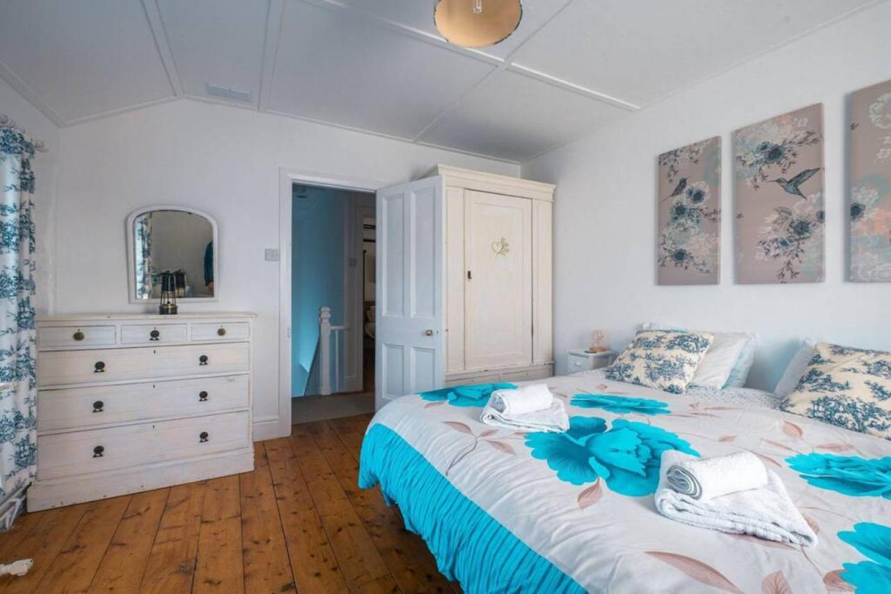 Cosy Welsh Cottage In St Davids Centre With Garden ภายนอก รูปภาพ