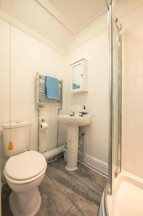 Cosy Welsh Cottage In St Davids Centre With Garden ภายนอก รูปภาพ