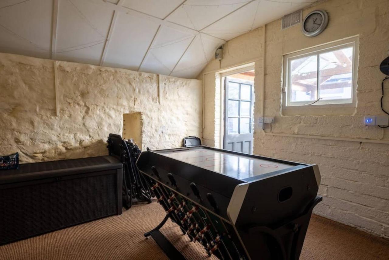Cosy Welsh Cottage In St Davids Centre With Garden ภายนอก รูปภาพ