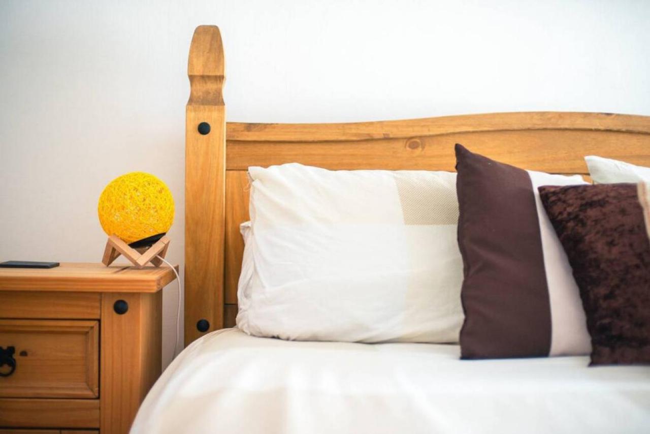 Cosy Welsh Cottage In St Davids Centre With Garden ภายนอก รูปภาพ
