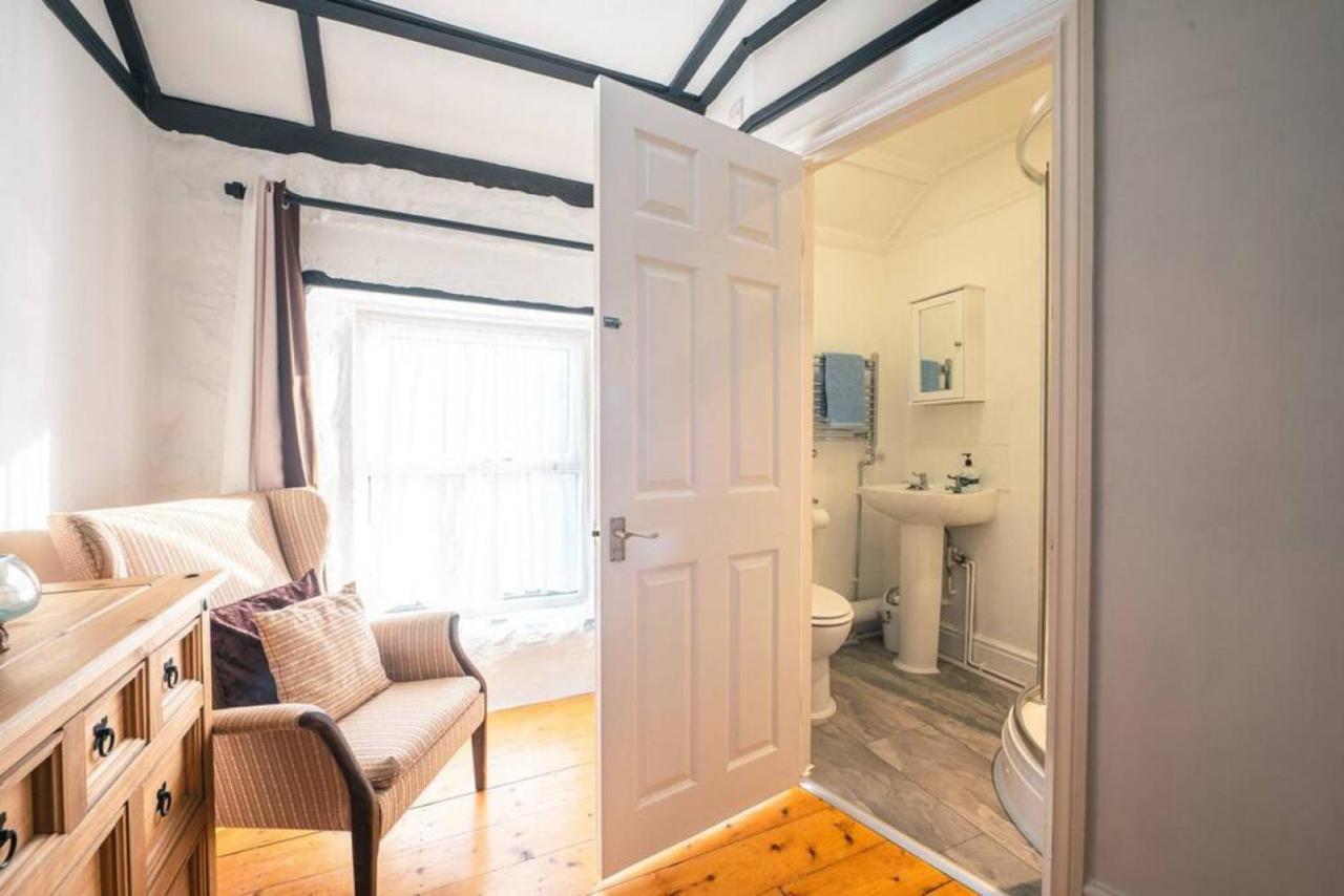 Cosy Welsh Cottage In St Davids Centre With Garden ภายนอก รูปภาพ